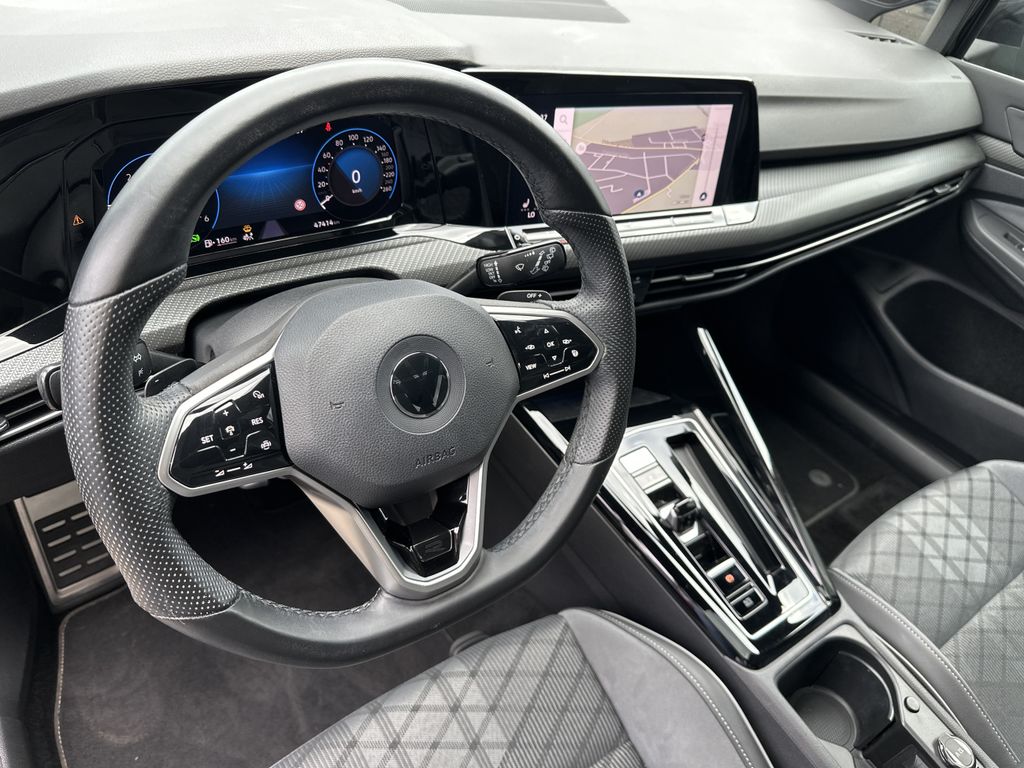 Volkswagen Golf 2023 г. Чёрный, пробег 46750 км