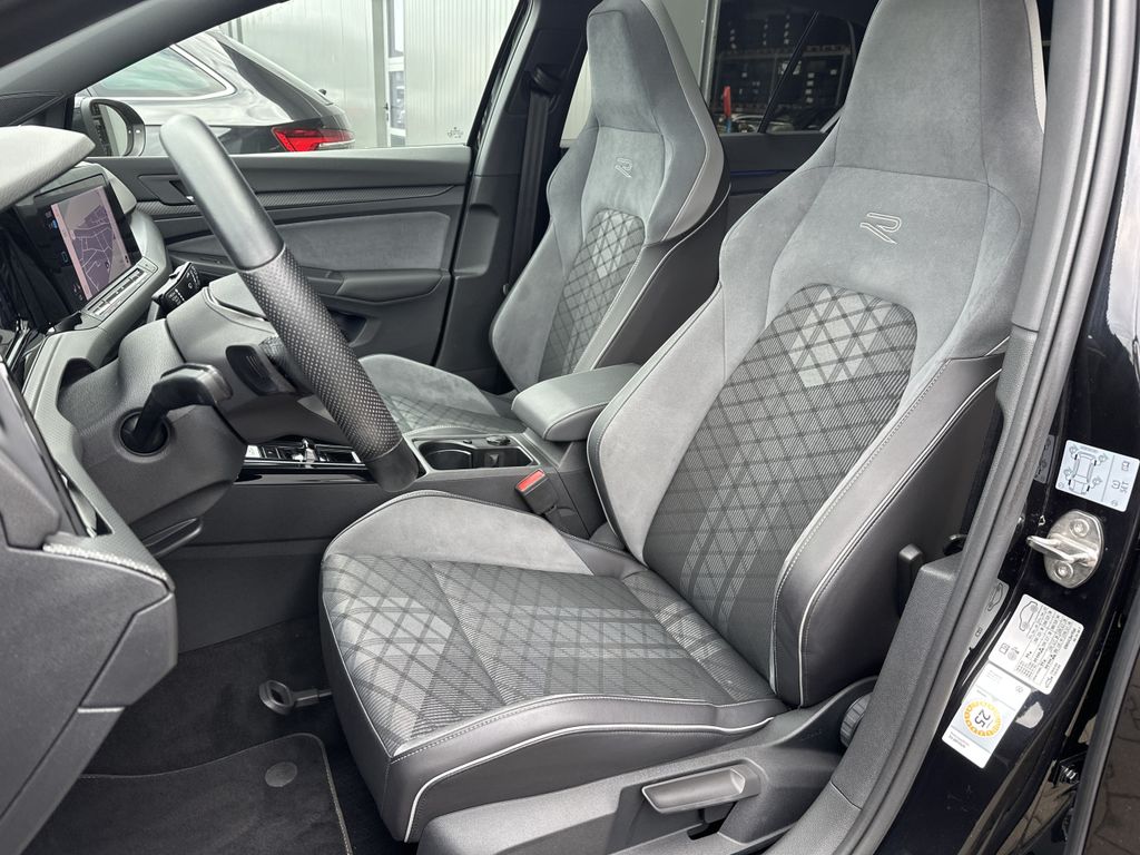 Volkswagen Golf 2023 г. Чёрный, пробег 46750 км