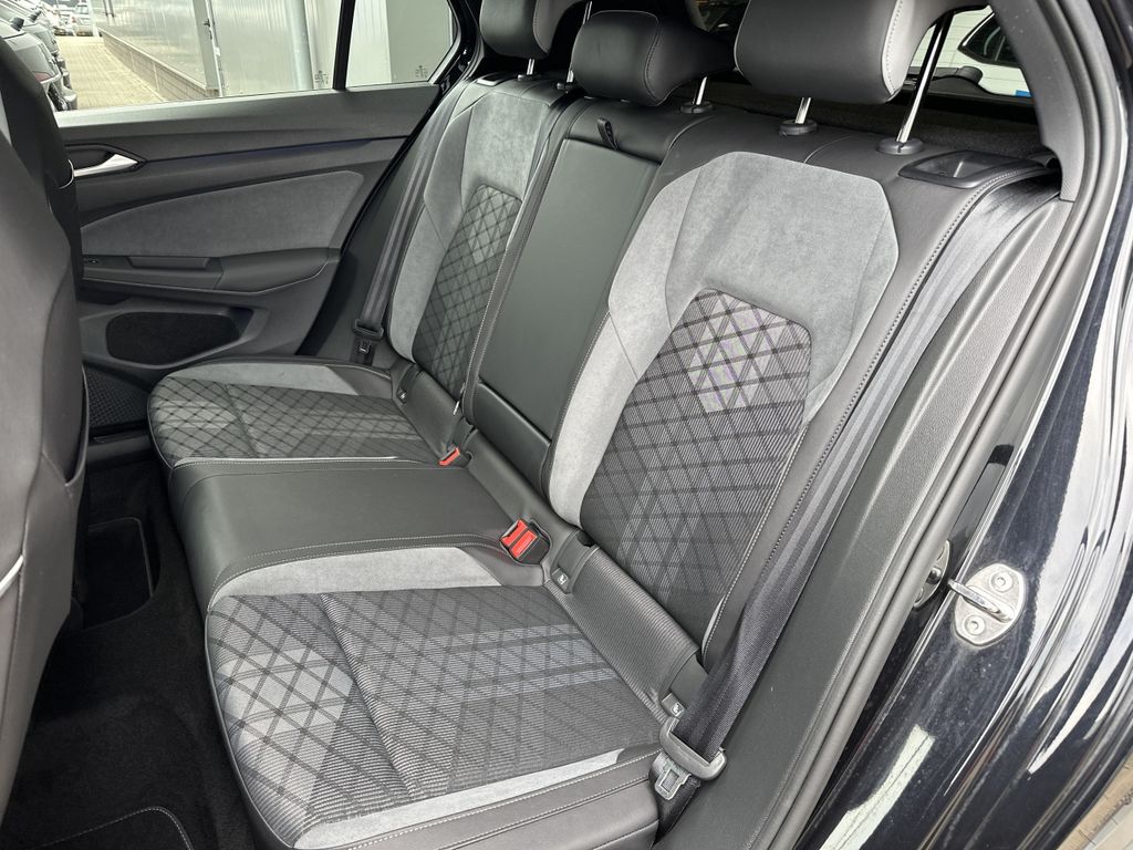Volkswagen Golf 2023 г. Чёрный, пробег 46750 км