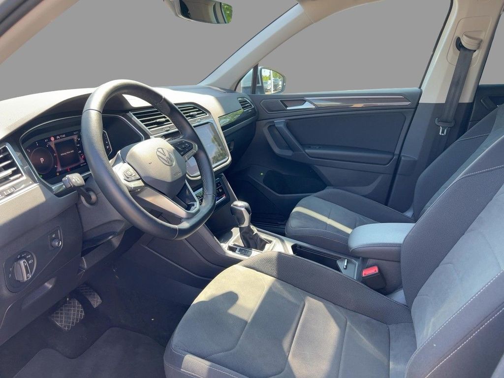 Volkswagen Tiguan 2023 г. Белый, пробег 28415 км