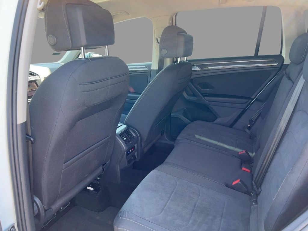 Volkswagen Tiguan 2023 г. Белый, пробег 28415 км