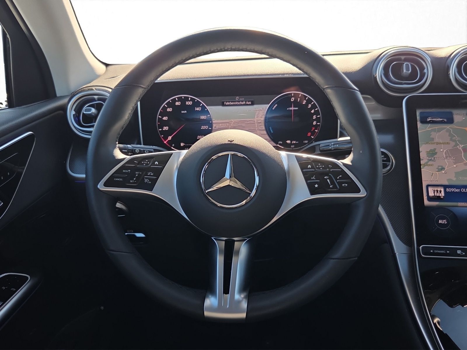 Mercedes-Benz GLC 300 2024 г. Белый, пробег 9281 км