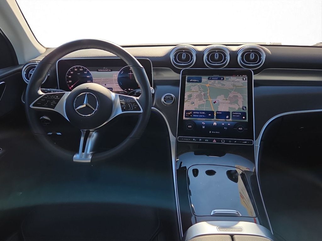 Mercedes-Benz GLC 300 2024 г. Белый, пробег 9281 км
