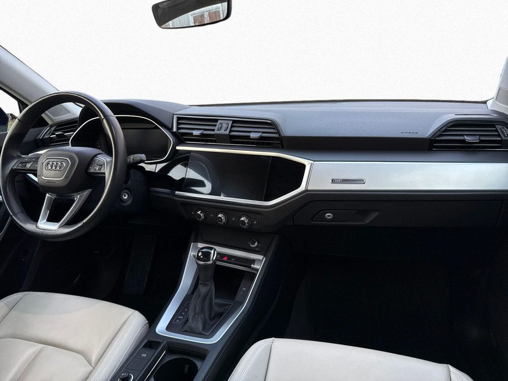Audi Q3 2021 г. Синий, пробег 47000 км