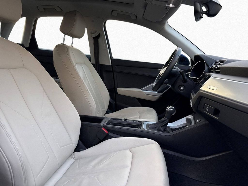 Audi Q3 2021 г. Синий, пробег 47000 км