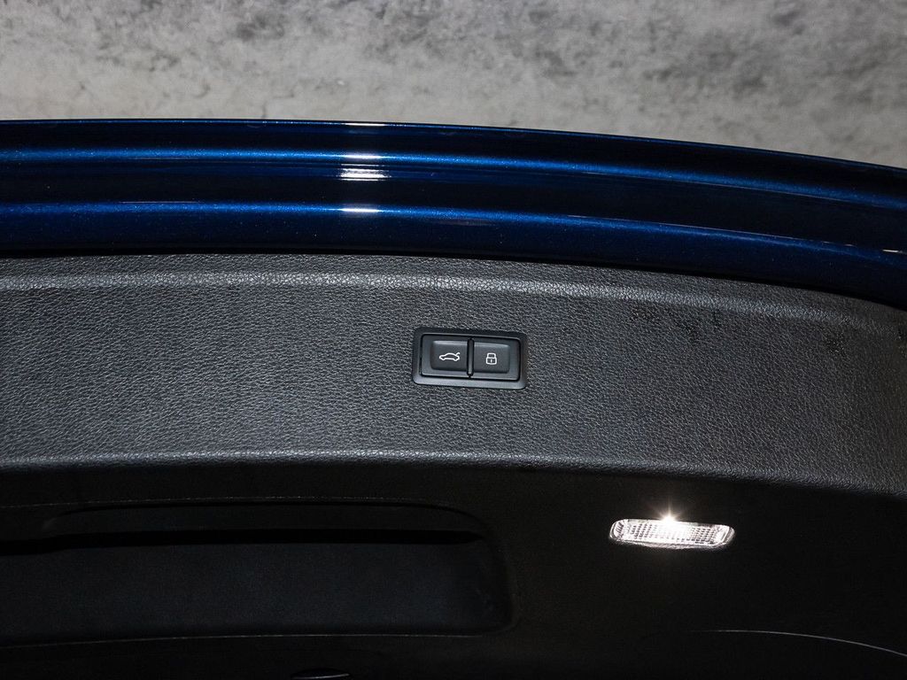 Audi Q5 2025 г. Синий, пробег 24960 км