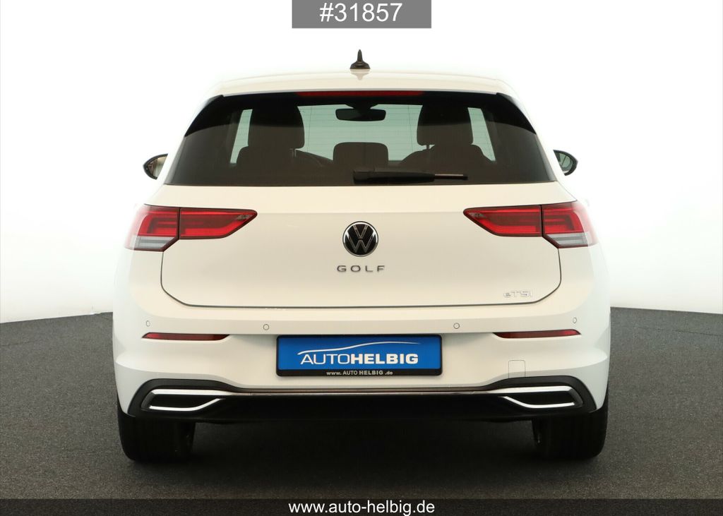 Volkswagen Golf 2024 г. Белый, пробег 6400 км