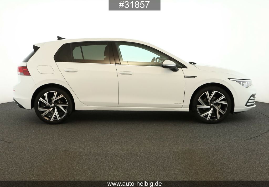 Volkswagen Golf 2024 г. Белый, пробег 6400 км