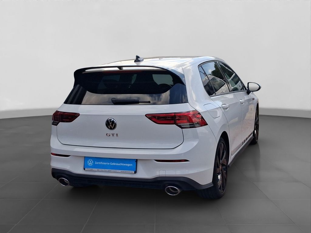 Volkswagen Golf 2023 г. Белый, пробег 33003 км