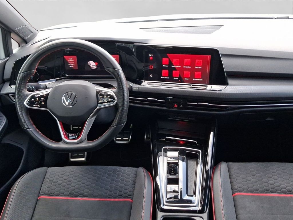 Volkswagen Golf 2023 г. Белый, пробег 33003 км