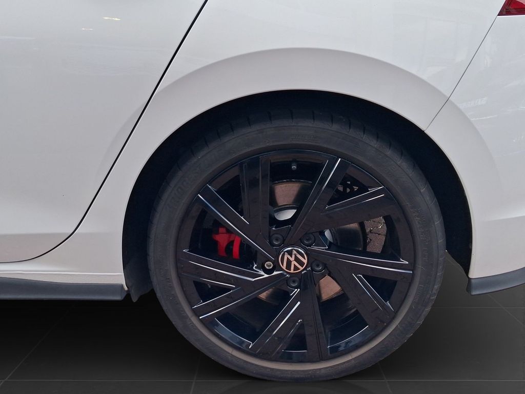 Volkswagen Golf 2023 г. Белый, пробег 33003 км