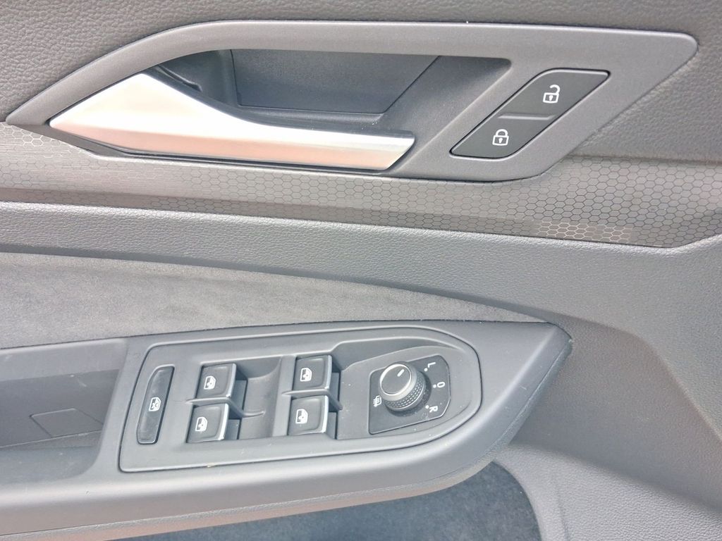 Volkswagen Golf 2023 г. Белый, пробег 33003 км