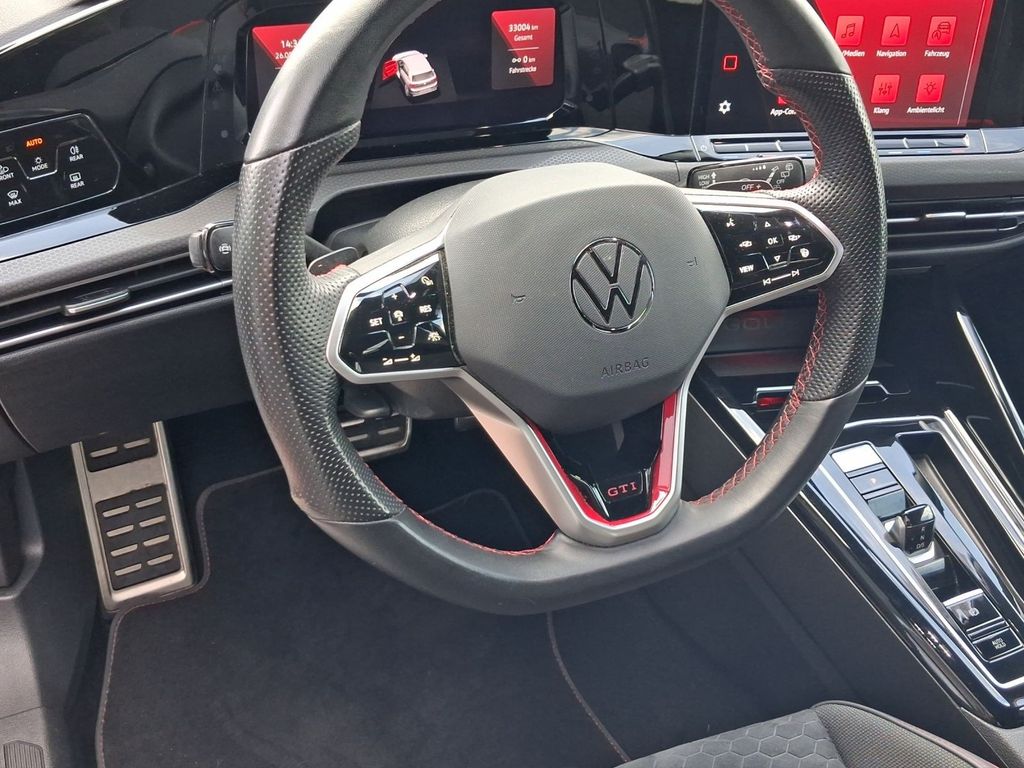Volkswagen Golf 2023 г. Белый, пробег 33003 км