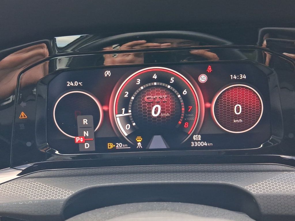 Volkswagen Golf 2023 г. Белый, пробег 33003 км