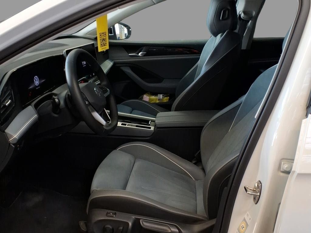 Volkswagen PASSAT VARIANT 2024 г. Белый, пробег 19736 км