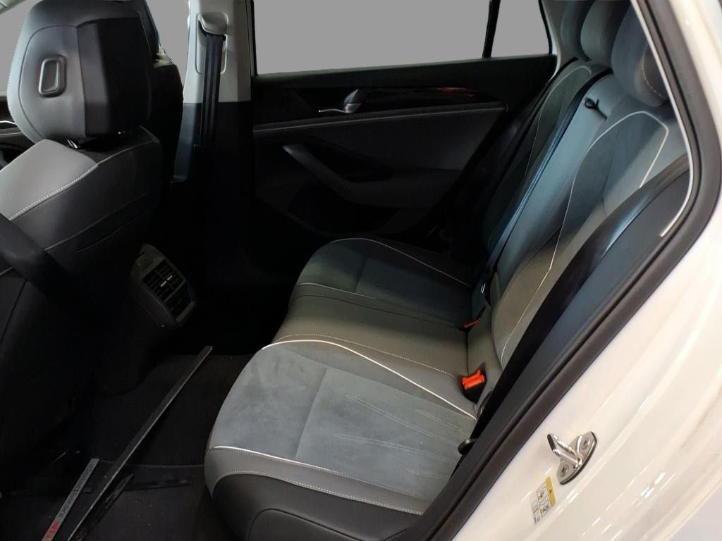 Volkswagen PASSAT VARIANT 2024 г. Белый, пробег 19736 км