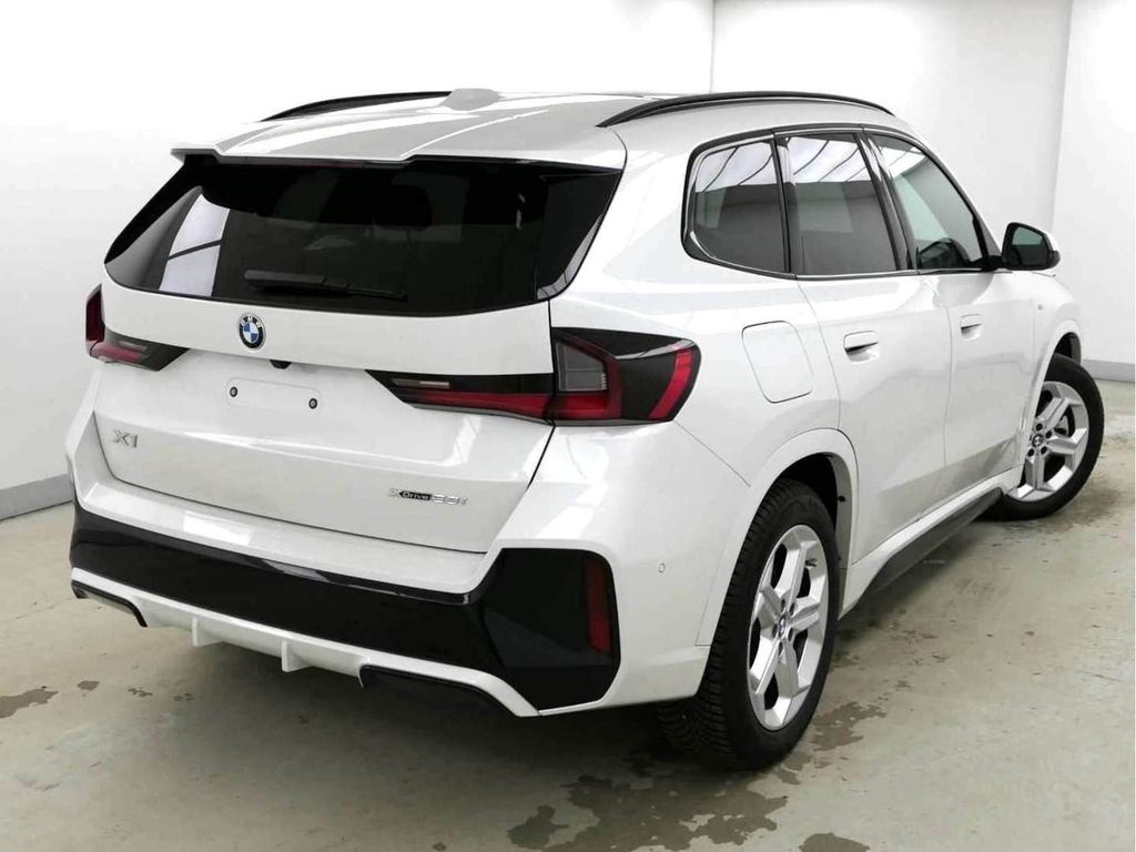 BMW X1 2025 г. Белый, пробег 25300 км