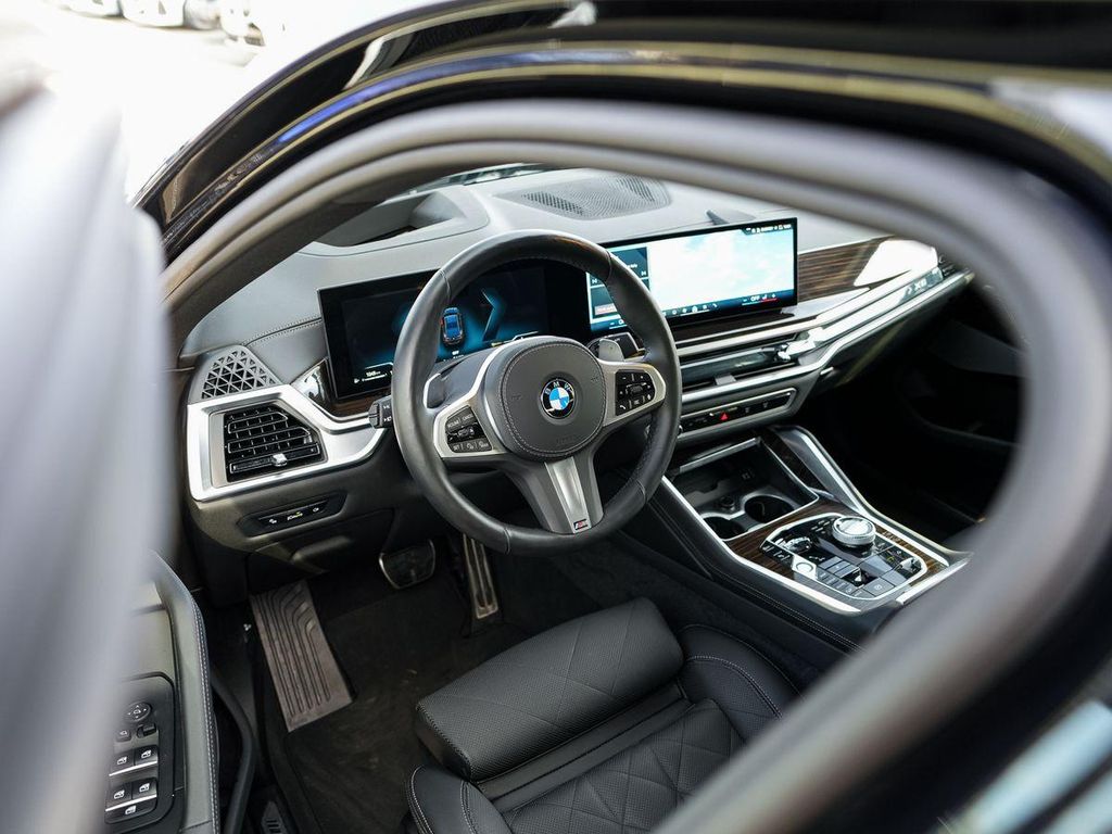 BMW X6 2025 г. Чёрный, пробег 21990 км