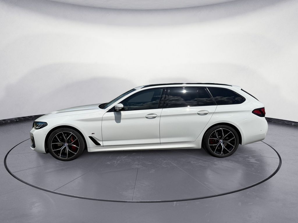 BMW 530 2023 г. Белый, пробег 44087 км