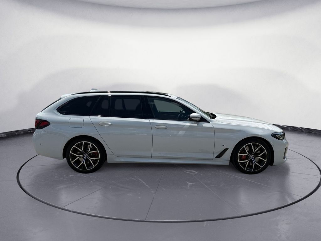 BMW 530 2023 г. Белый, пробег 44087 км