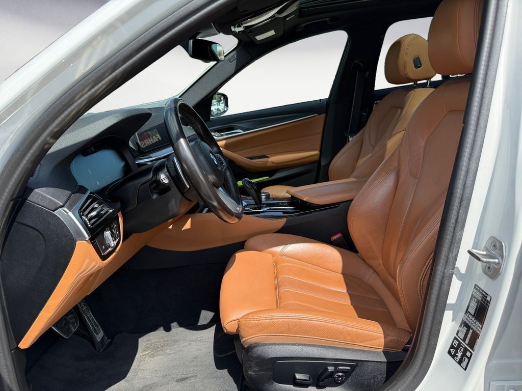 BMW 530 2023 г. Белый, пробег 44087 км