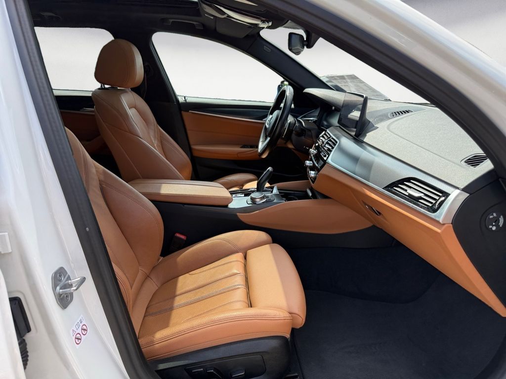 BMW 530 2023 г. Белый, пробег 44087 км