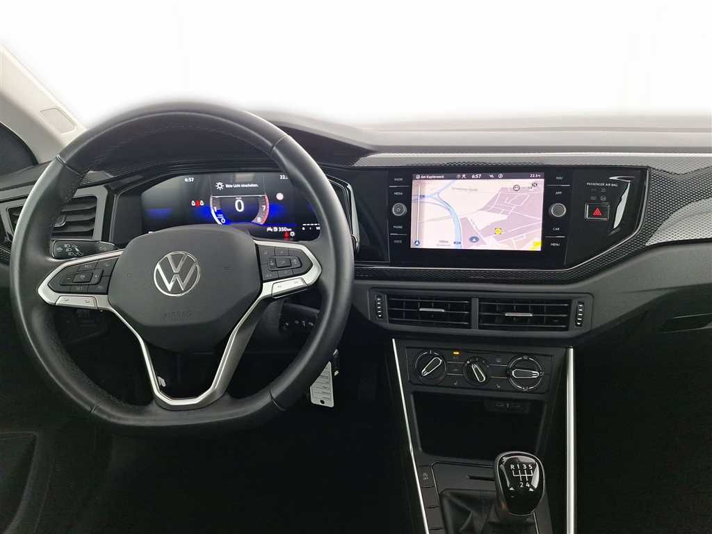 Volkswagen Polo 2024 г. Серебристый, пробег 40111 км