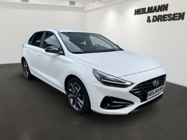 Hyundai i30 2022 г. Белый, пробег 36400 км