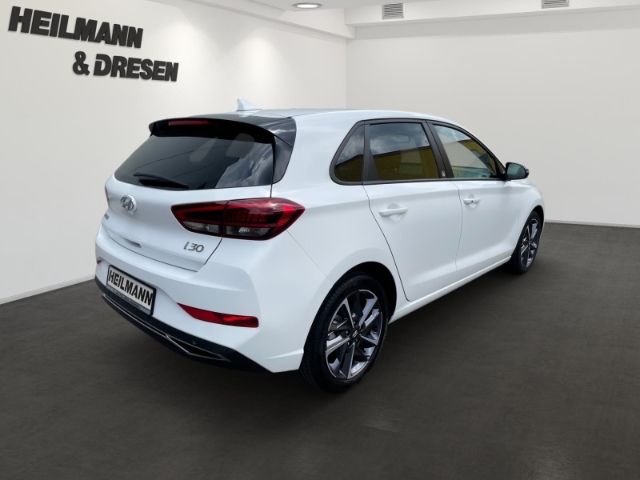 Hyundai i30 2022 г. Белый, пробег 36400 км
