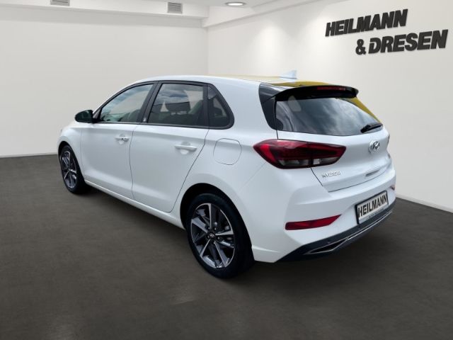 Hyundai i30 2022 г. Белый, пробег 36400 км