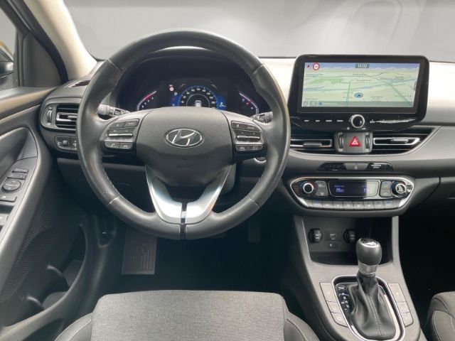 Hyundai i30 2022 г. Белый, пробег 36400 км
