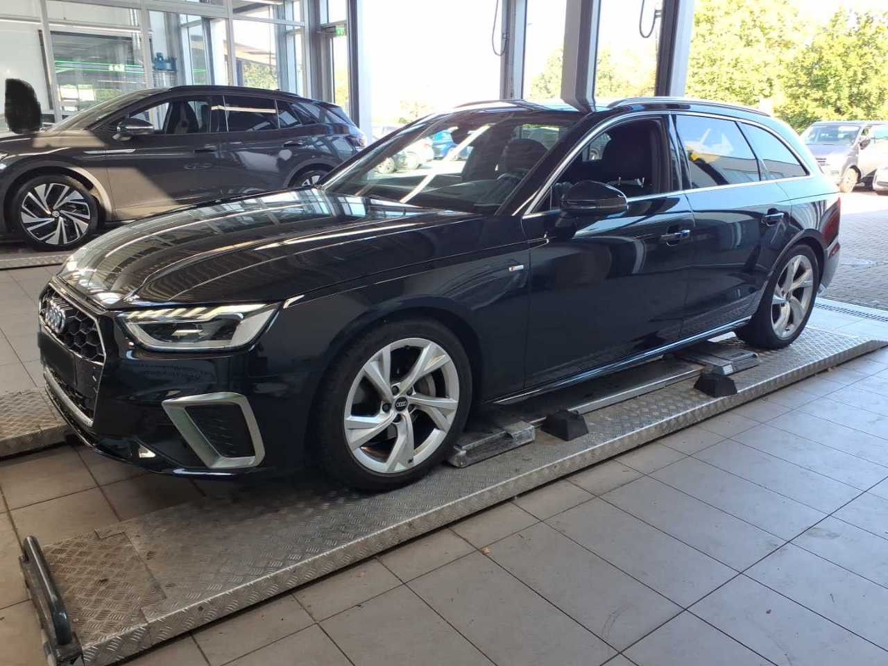 Audi A4 2023 г. Чёрный, пробег 50930 км