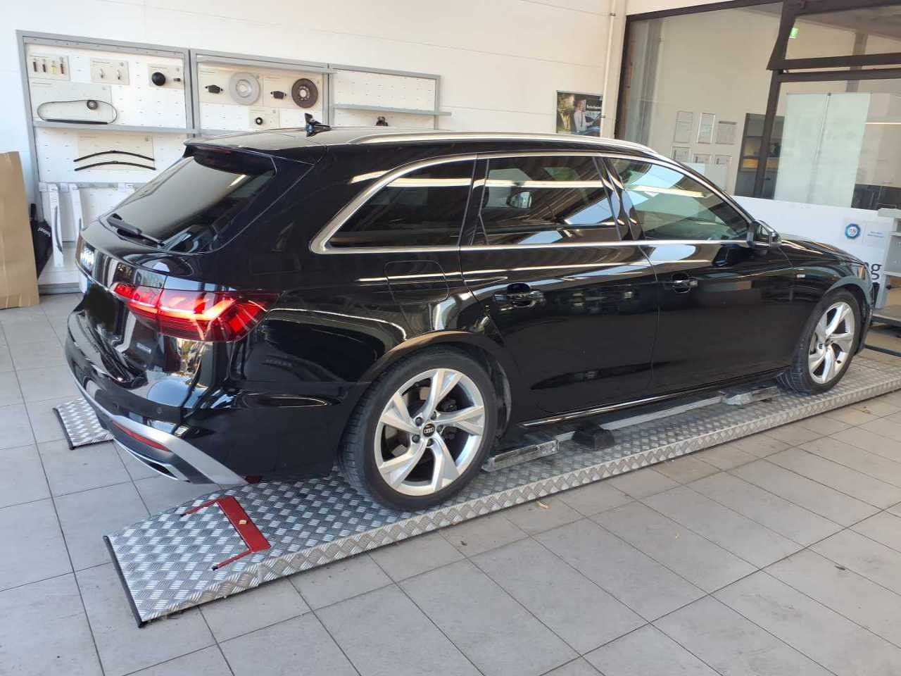 Audi A4 2023 г. Чёрный, пробег 50930 км
