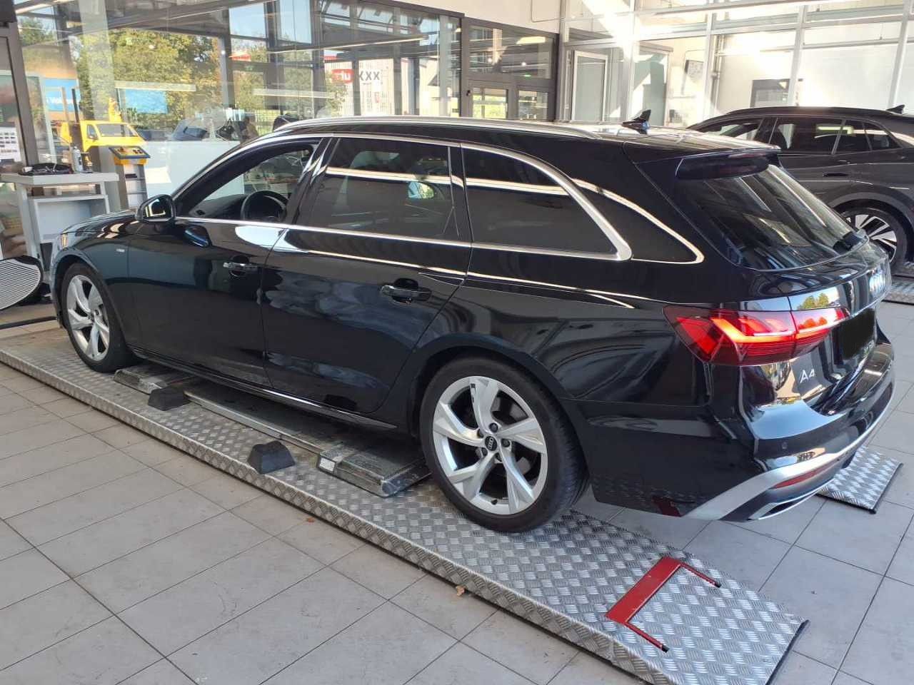 Audi A4 2023 г. Чёрный, пробег 50930 км