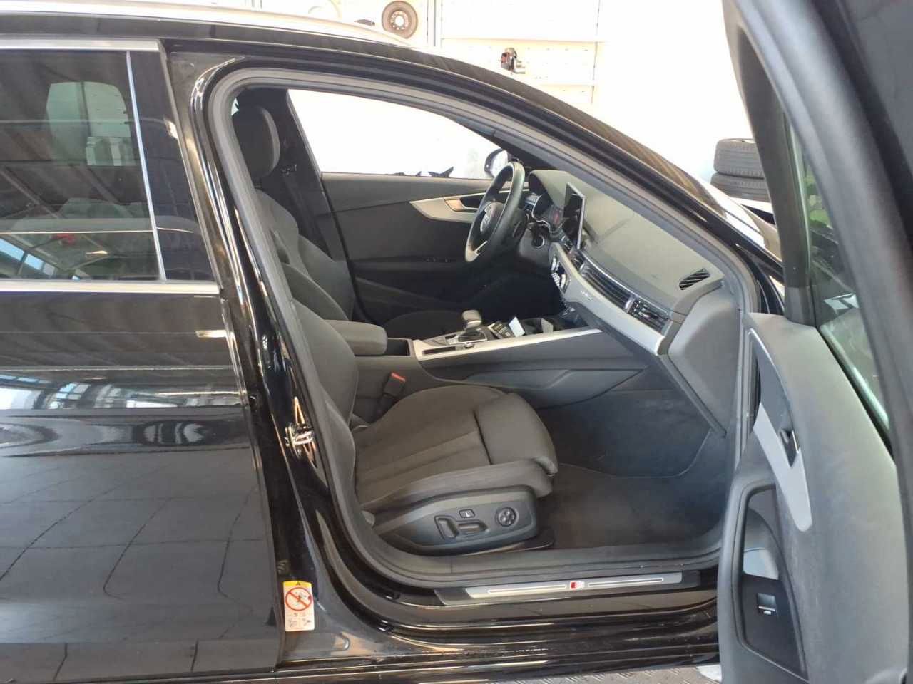Audi A4 2023 г. Чёрный, пробег 50930 км