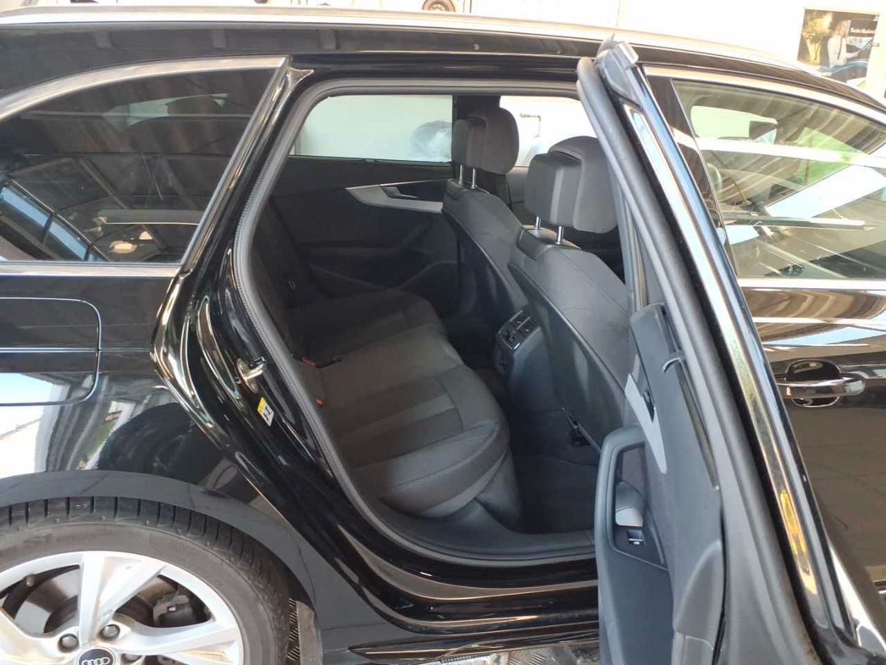 Audi A4 2023 г. Чёрный, пробег 50930 км