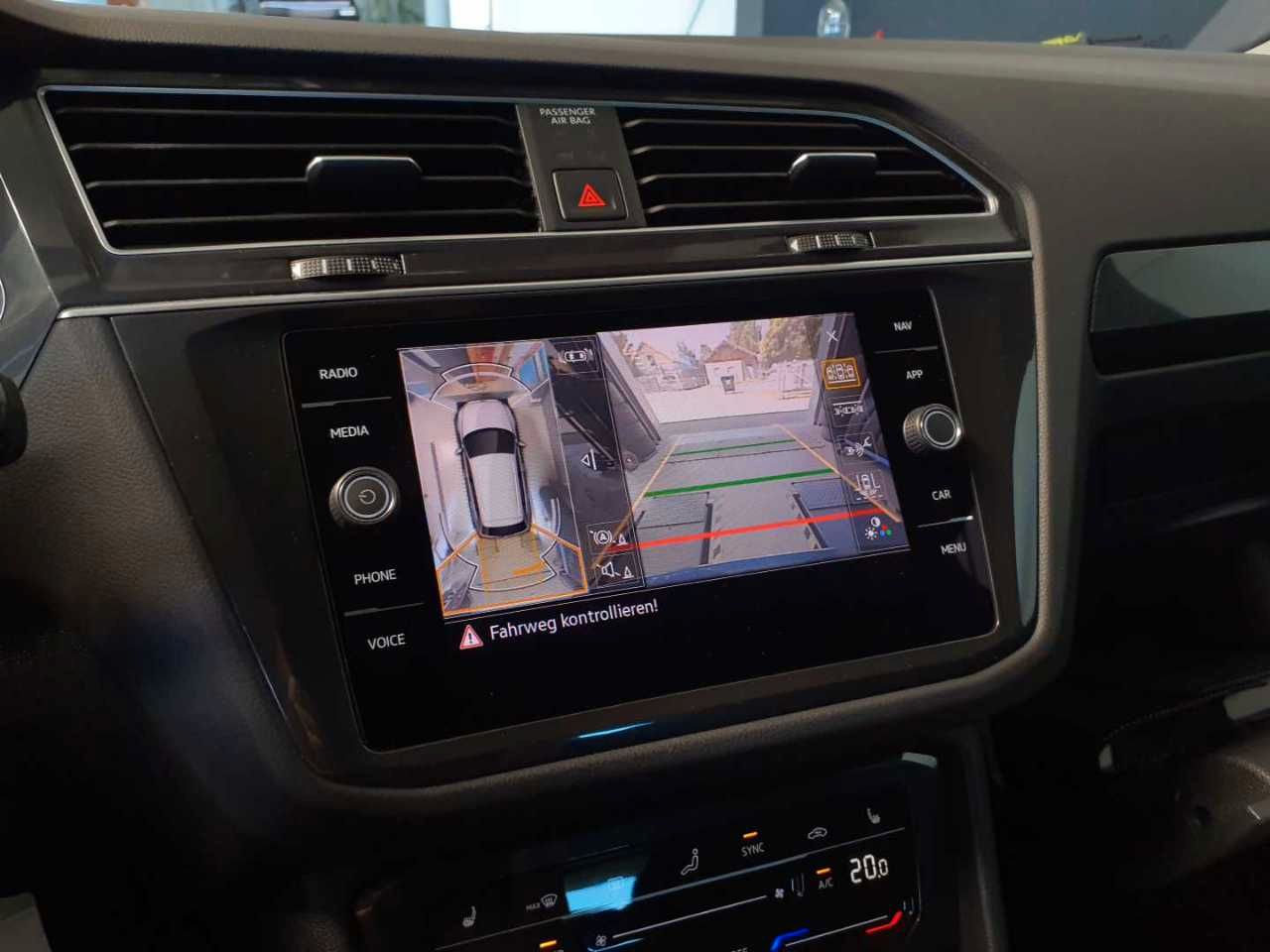 Volkswagen Tiguan 2023 г. Синий, пробег 46360 км