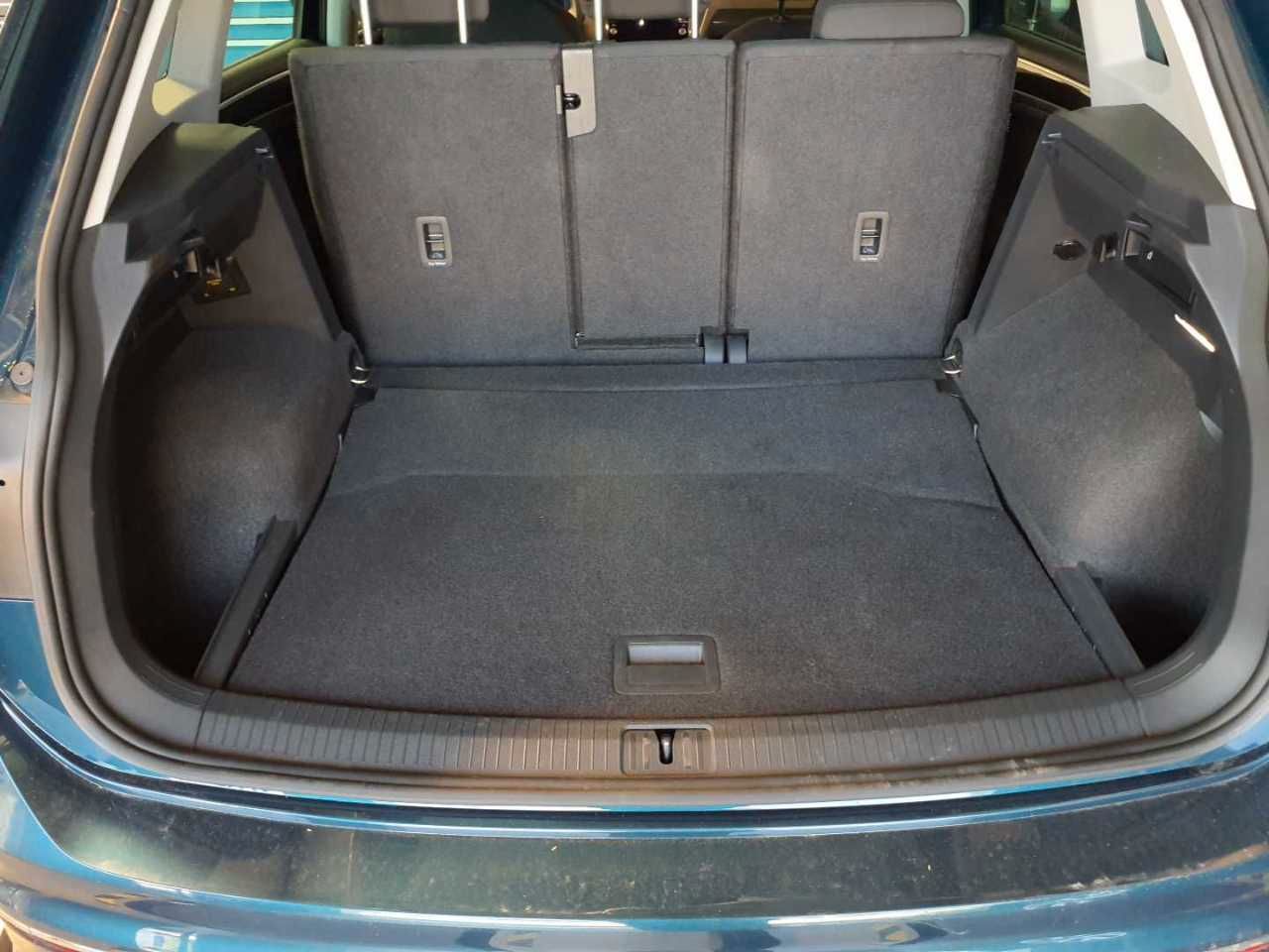 Volkswagen Tiguan 2023 г. Синий, пробег 46360 км