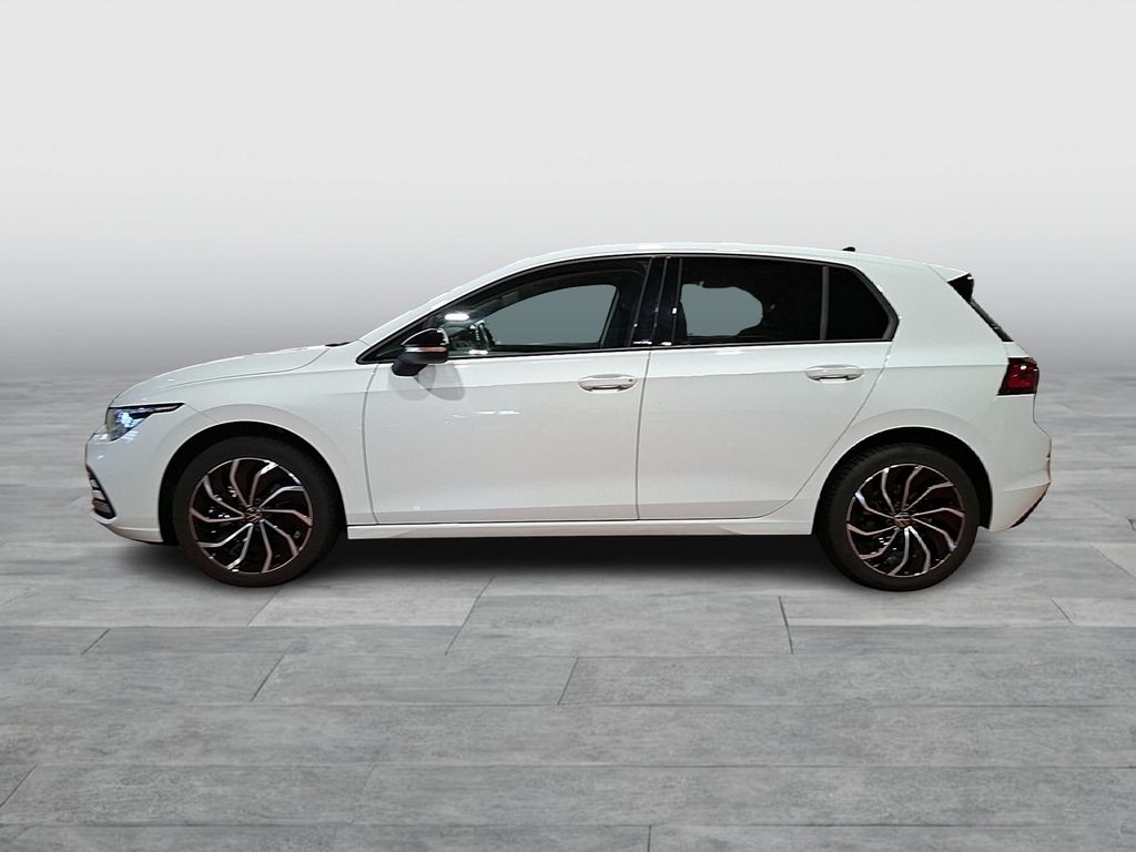 Volkswagen Golf 2024 г. Белый, пробег 14500 км