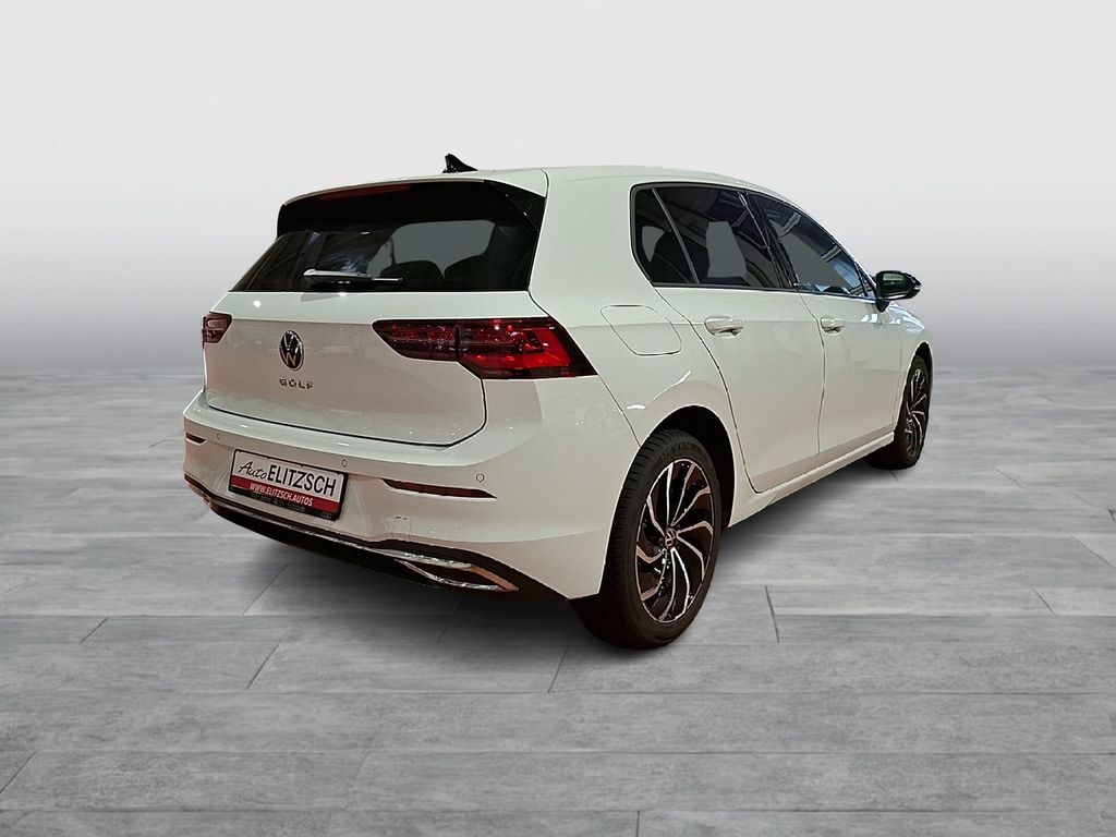 Volkswagen Golf 2024 г. Белый, пробег 14500 км