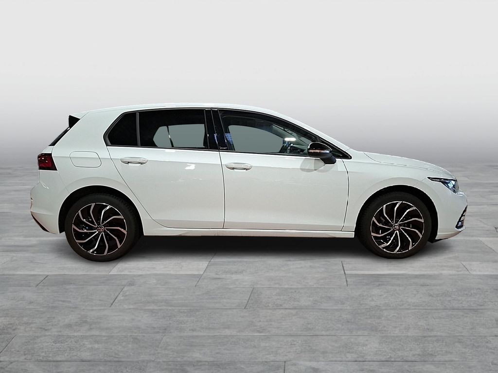Volkswagen Golf 2024 г. Белый, пробег 14500 км