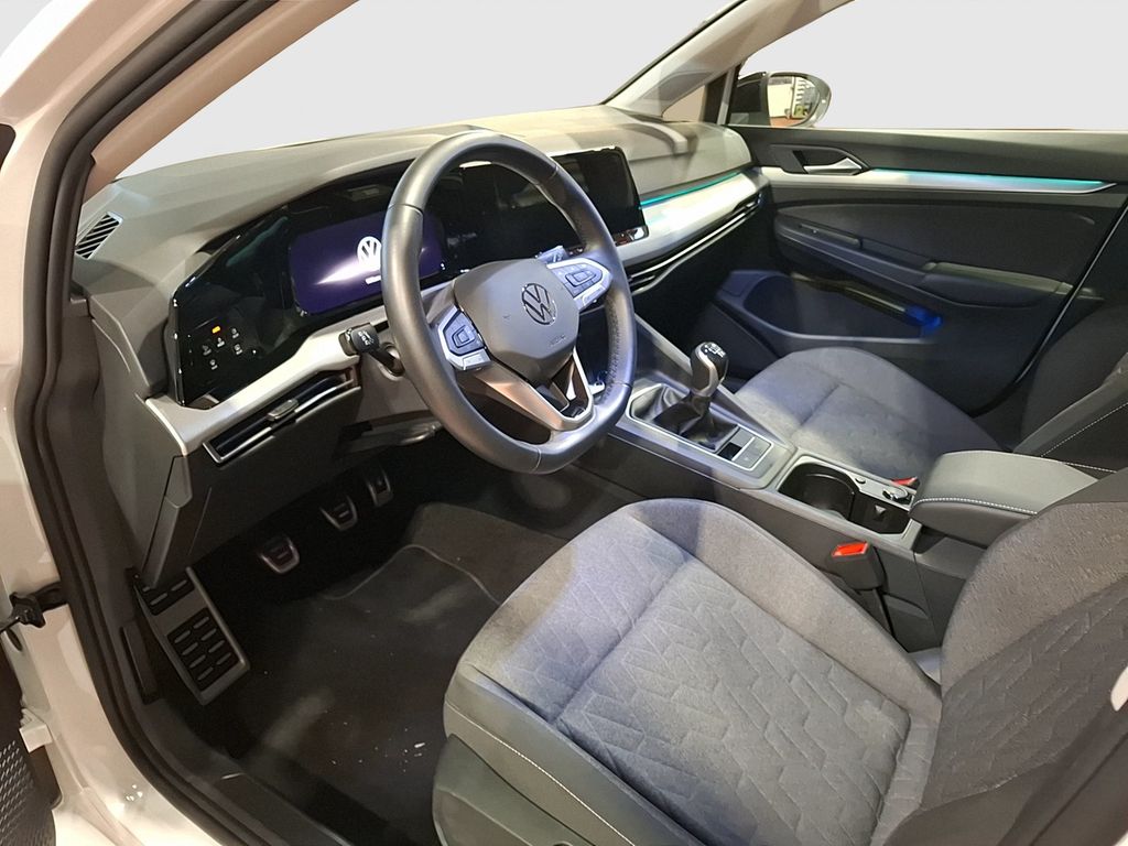 Volkswagen Golf 2024 г. Белый, пробег 14500 км