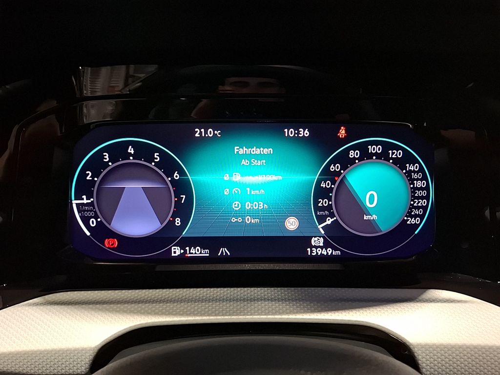 Volkswagen Golf 2024 г. Белый, пробег 14500 км