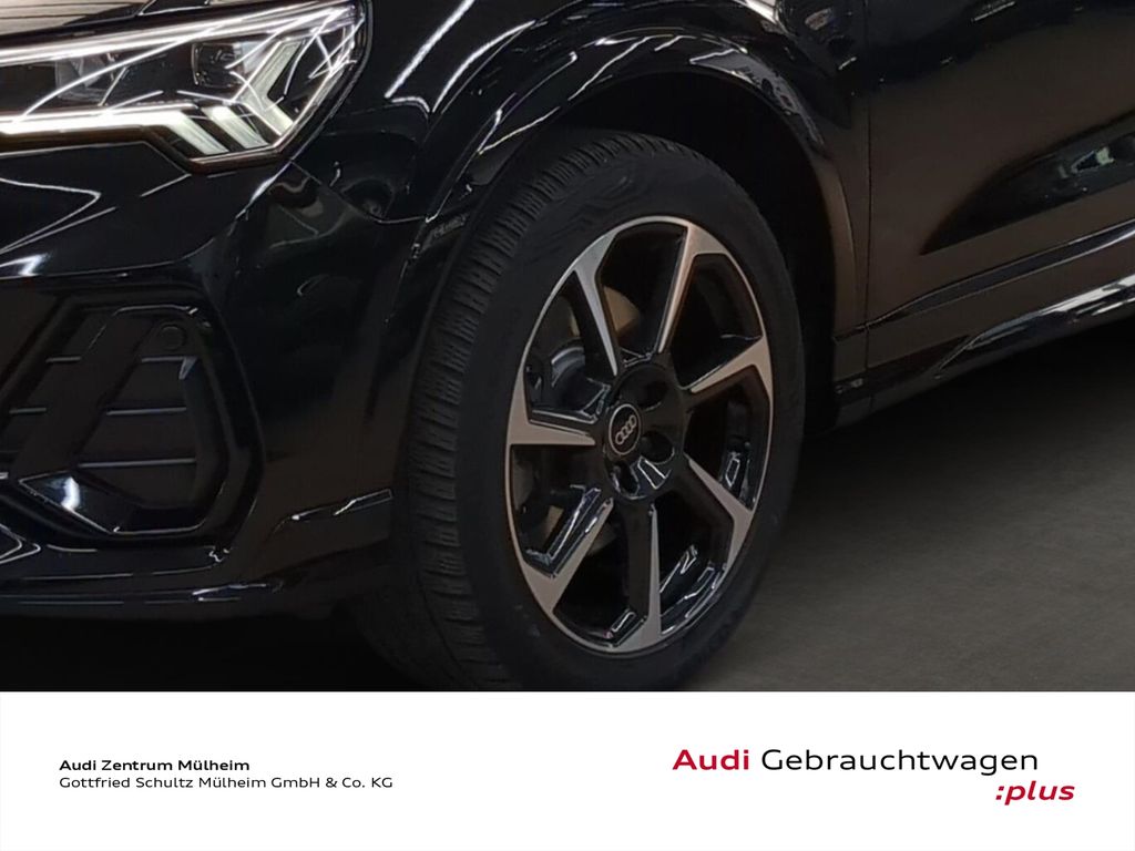 Audi Q3 2023 г. Чёрный, пробег 50467 км