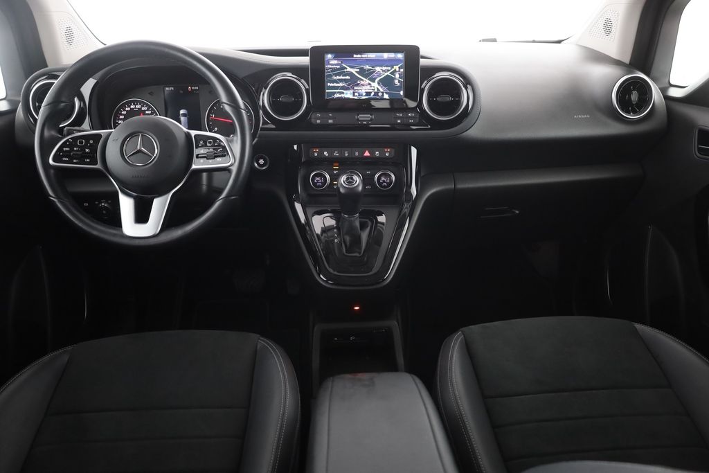 Mercedes-Benz T-CLASS 2023 г. Красный, пробег 32531 км