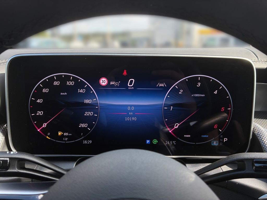 Mercedes-Benz GLC 300 2025 г. Синий, пробег 10186 км