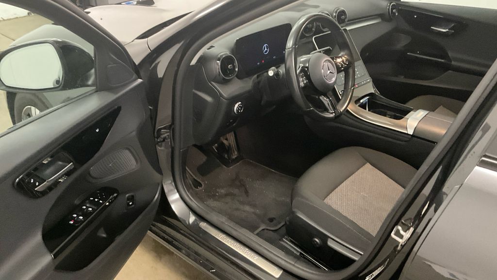 Mercedes-Benz C 180 2023 г. Серый, пробег 58702 км