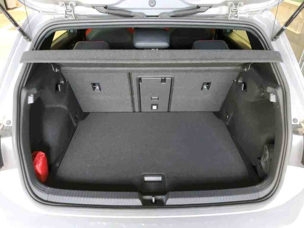 Volkswagen Golf 2023 г. Серый, пробег 34400 км