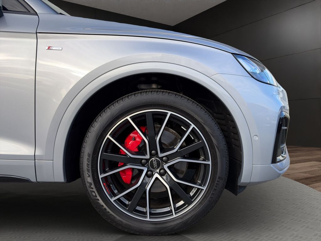 Audi Q5 2023 г. Чёрный, пробег 38314 км