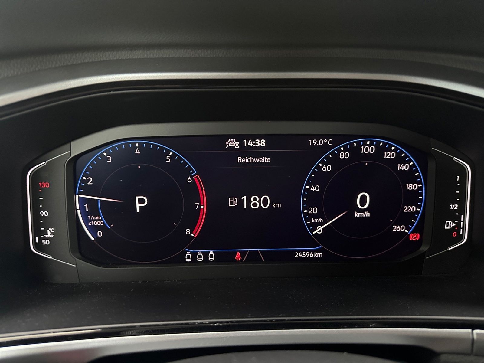 Volkswagen T-Roc 2023 г. Синий, пробег 24595 км